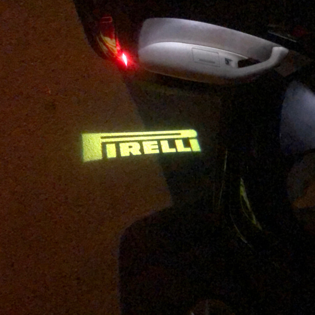 Volkswagen Luces de puerta PIRELLI Logo Nr. 42 (cantidad 1 = 2 películas con logotipo / 2 luces de puerta）
